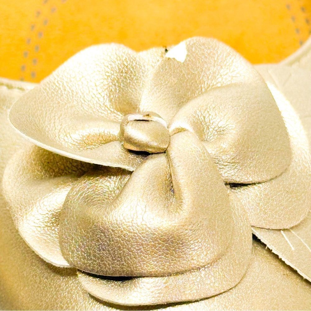 Natural Soul Women’s Gold Flats with Flower Embellishment, Size 6.5 - Picture 5 of 8